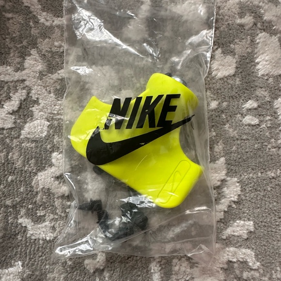 Woman's Nike track and field spikes - Picture 4 of 7